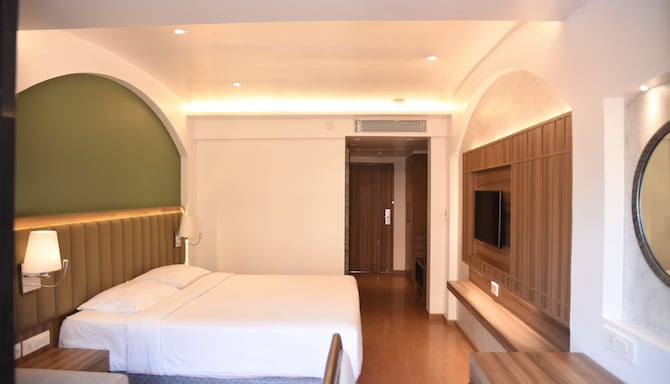 Park Inn by Radisson Goa Candolim - Deluxe Room with pool view