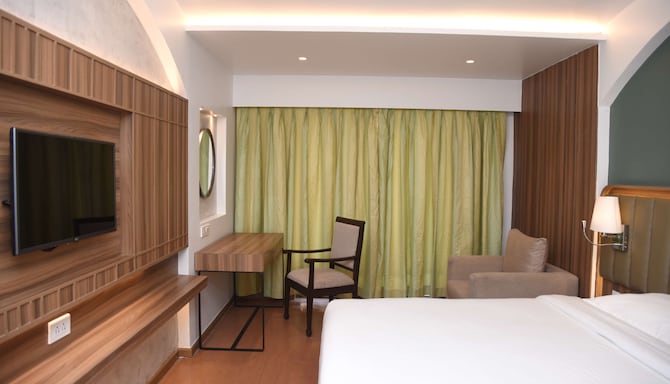 Park Inn by Radisson Goa Candolim - Deluxe Room with pool view