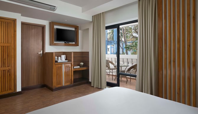 Park Inn by Radisson Goa Candolim - Standard Queen Room with balcony