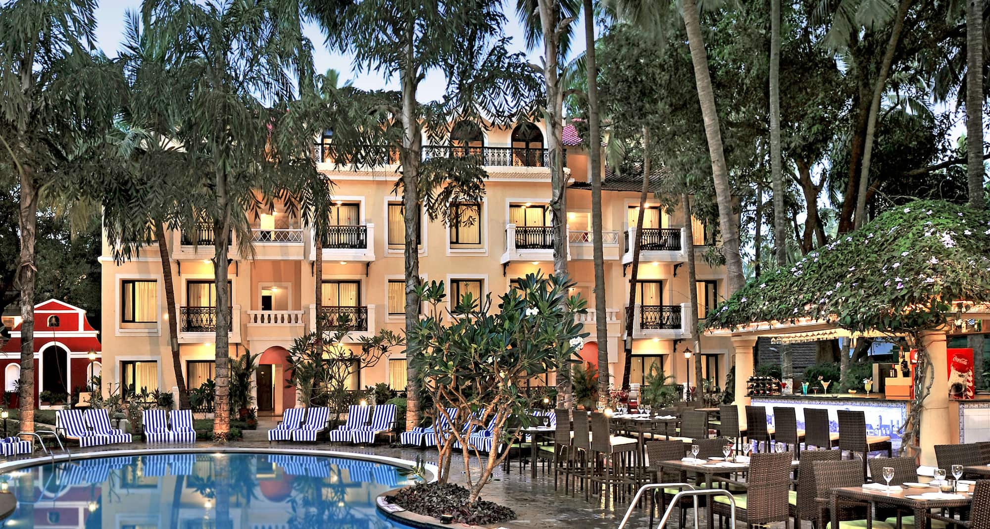 Park Inn by Radisson Goa Candolim - Poolside area