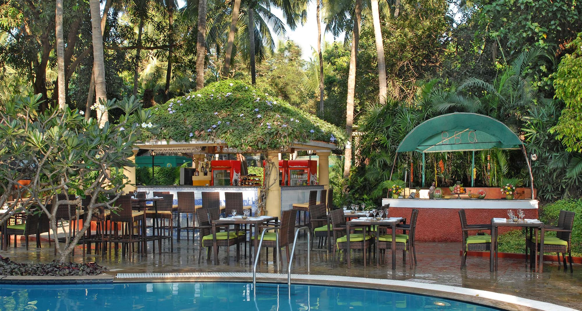 Park Inn by Radisson Goa Candolim - Pool side