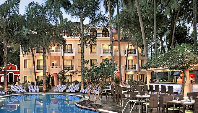 Park Inn by Radisson Goa Candolim - Poolside area