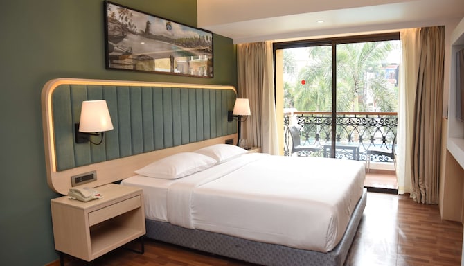Park Inn by Radisson Goa Candolim - Junior Suite with pool view