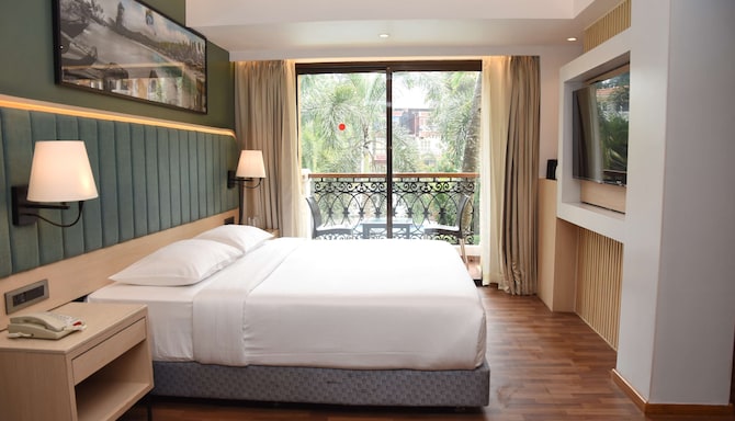 Park Inn by Radisson Goa Candolim - Junior Suite with pool view