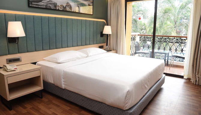 Park Inn by Radisson Goa Candolim - Junior Suite with pool view