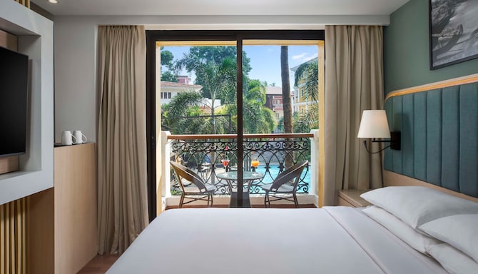 Park Inn by Radisson Goa Candolim - Junior Suite with pool view