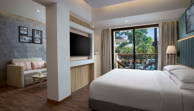 Park Inn by Radisson Goa Candolim - Junior Suite with pool view