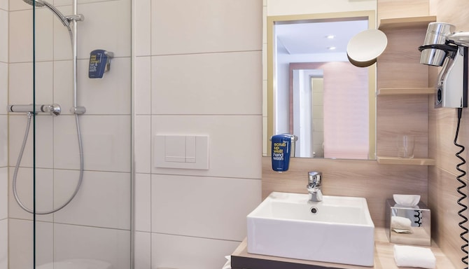 Park Inn by Radisson G�ttingen - Guest room bathroom