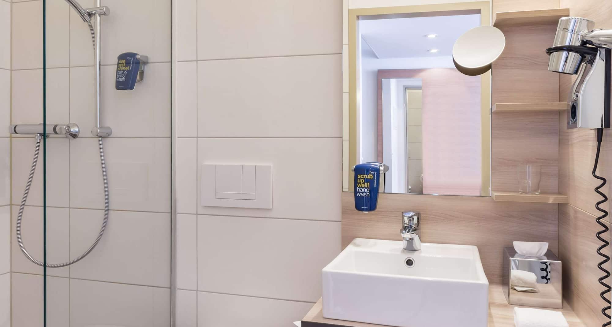 Park Inn by Radisson G�ttingen - Guest room bathroom