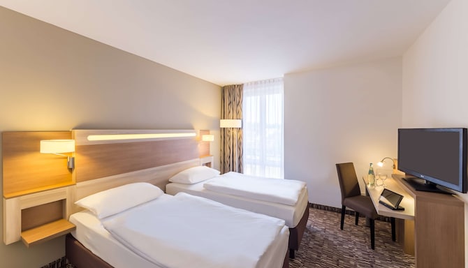 Park Inn by Radisson G�ttingen - Standard Room with twin beds