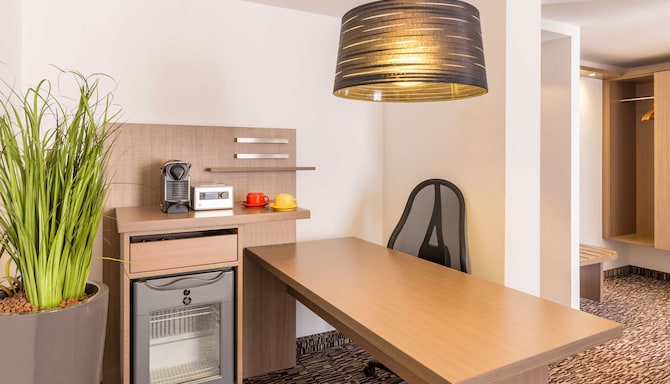 Park Inn by Radisson G�ttingen - Suite working area