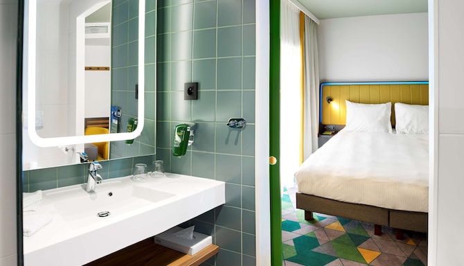Park Inn by Radisson Hasselt - Standard Room Bathroom