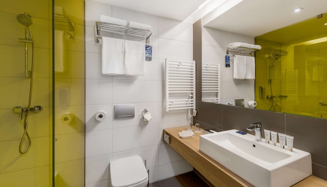 Park Inn by Radisson Hotel and Spa Zalakaros - Standard Room bathroom