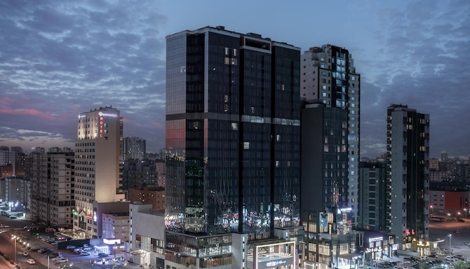 Park Inn by Radisson Hotel & Apartments Kuwait - Vy över fasaden