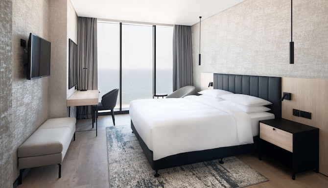Park Inn by Radisson Hotel & Apartments Kuwait - Superior Room, Sea View
