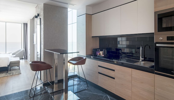 Park Inn by Radisson Hotel & Apartments Kuwait - Studio Kitchenette