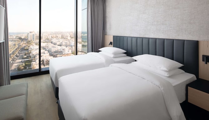Park Inn by Radisson Hotel & Apartments Kuwait - Suite - City View