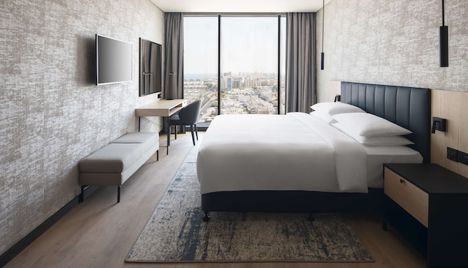 Park Inn by Radisson Hotel & Apartments Kuwait - Junior Suite - City View