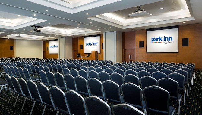 Park Inn by Radisson Hotel amp; Conference Centre London Heathrow – Discovery