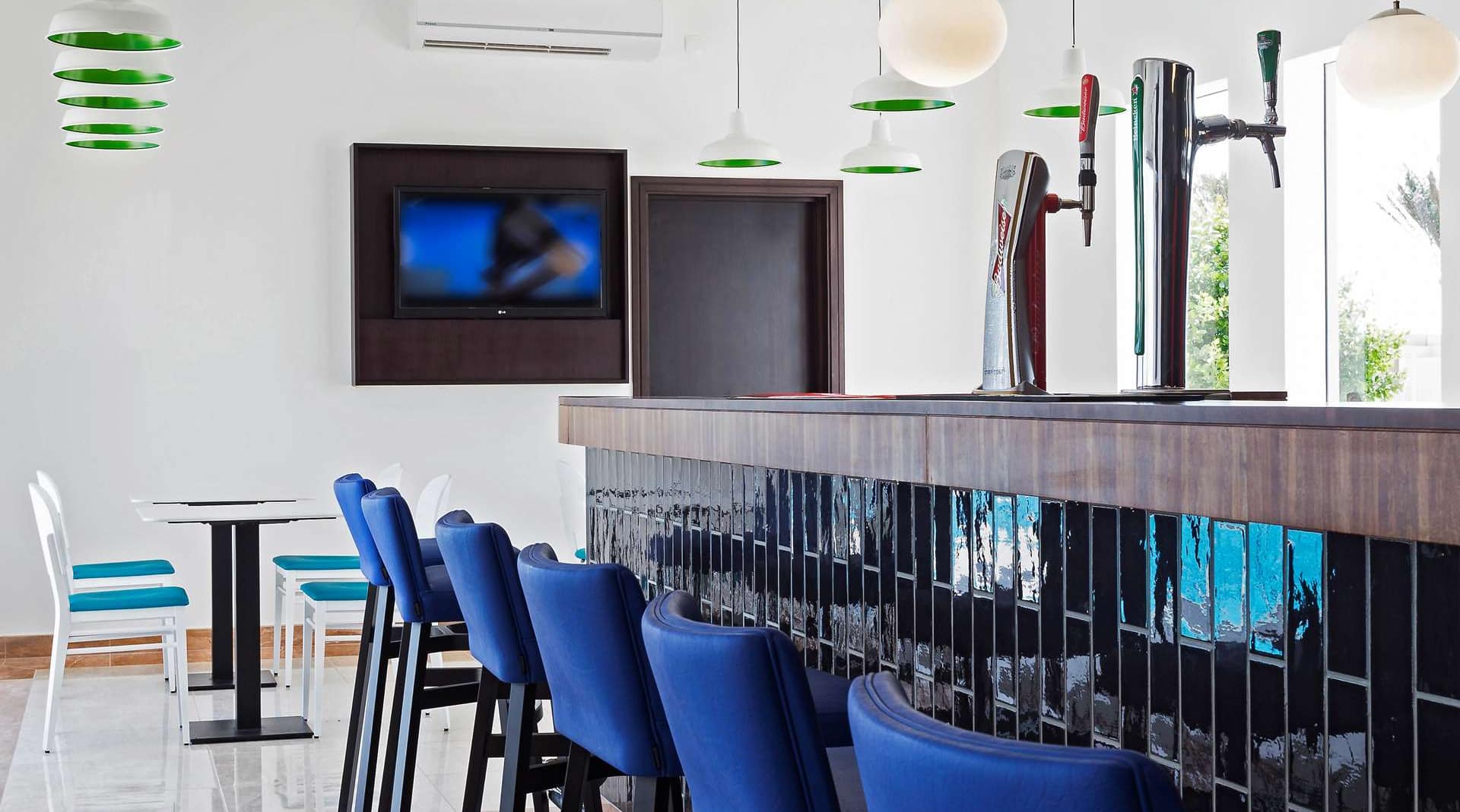 Park Inn by Radisson Hotel and Residence Duqm - Bar