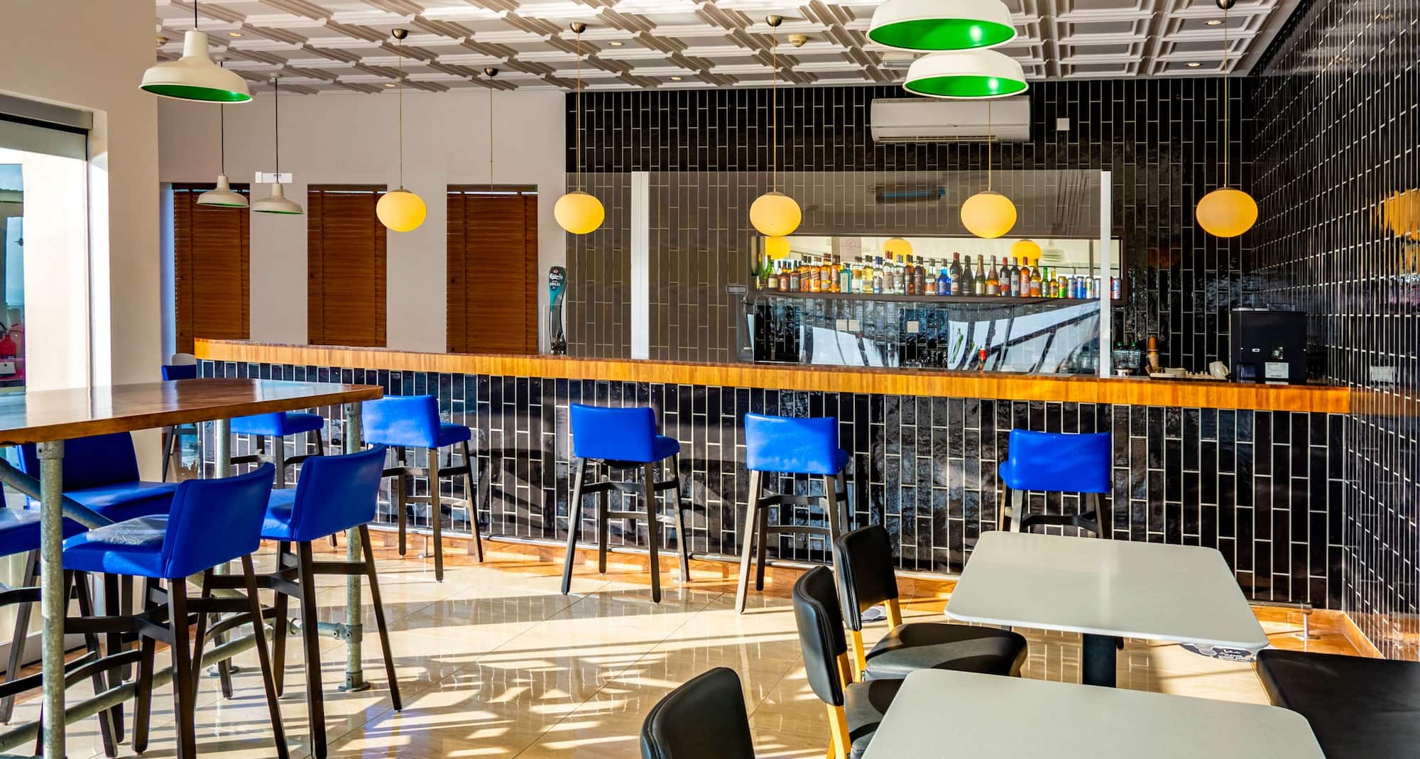 Park Inn by Radisson Hotel and Residence Duqm - Aqua pool bar