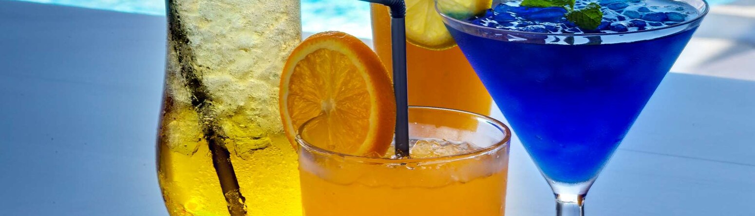 Park Inn by Radisson Hotel and Residence Duqm - Cocktails by the Pool