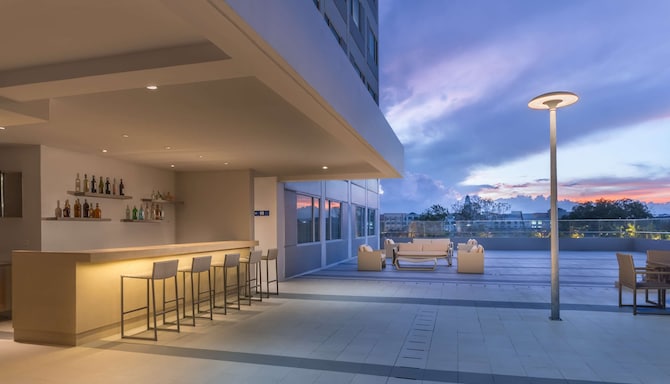 Park Inn By Radisson Iloilo - Pool Bar