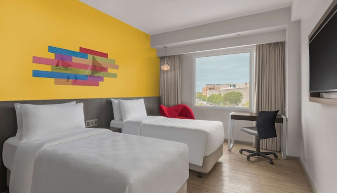 Park Inn by Radisson Iloilo - Standard Room with twin beds