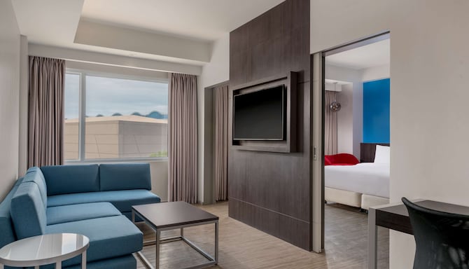 Park Inn by Radisson Iloilo - One Bedroom Suite - Living Room