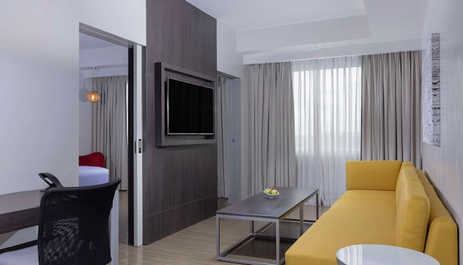 Park Inn by Radisson Iloilo - Suite - Living Room