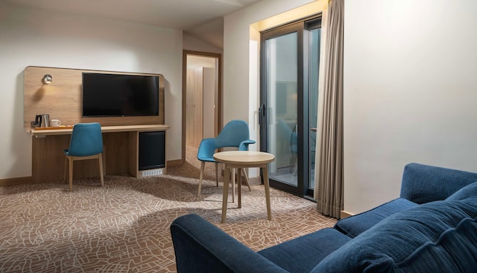 Park Inn by Radisson Istanbul Airport, Odayeri -  Suite - Forest View & Terrace