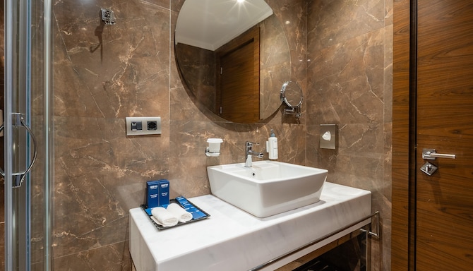 Park Inn by Radisson Istanbul Asia Kavacik - Standard Room Bath