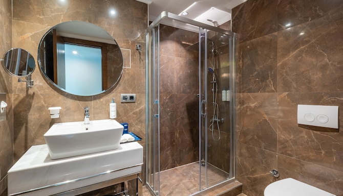 Park Inn by Radisson Istanbul Asia Kavacik - Family Room Bath