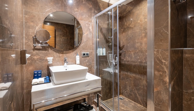 Park Inn by Radisson Istanbul Asia Kavacik - Superior Room Bath