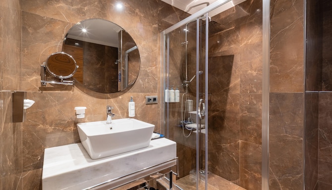 Park Inn by Radisson Istanbul Asia Kavacik - Suite with Whirlpool Bath