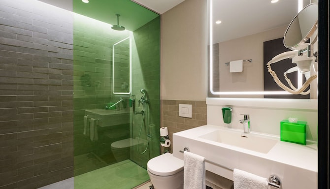 Park Inn by Radisson Istanbul Atasehir - Superior Room bathroom