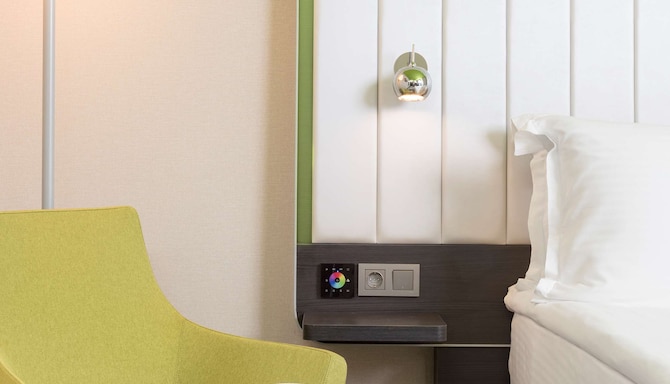 Park Inn by Radisson Istanbul Atasehir - Superior Room Bedside