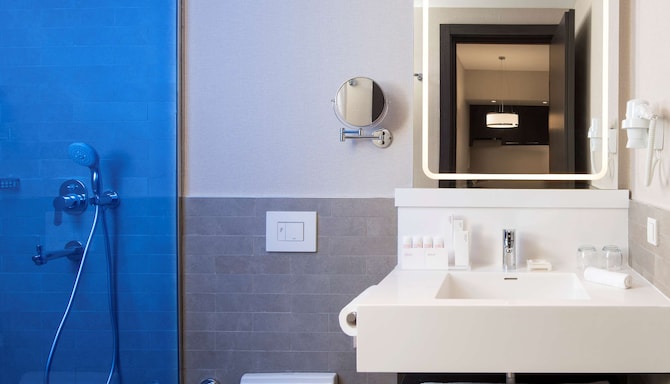 Park Inn by Radisson Istanbul Atasehir - Two Bedroom Suite Bathroom
