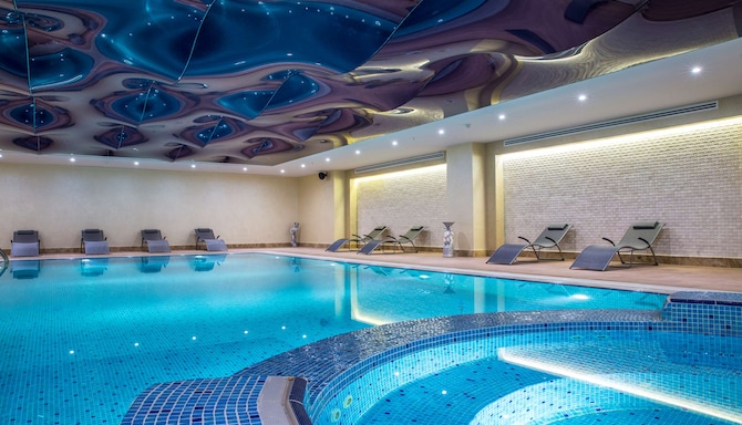 Park Inn by Radisson Istanbul Ataturk Airport - Pool
