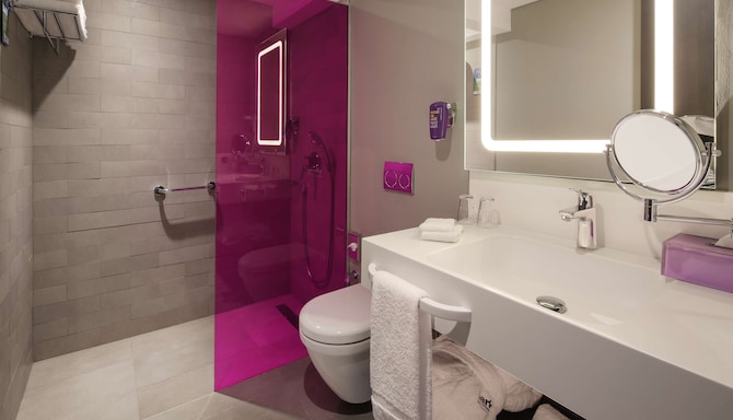 Park Inn by Radisson Izmir - Suite Bathroom