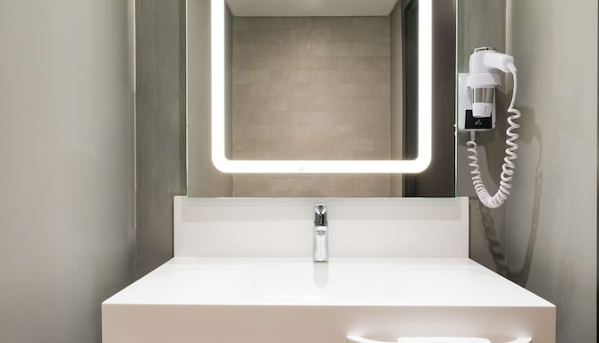 Park Inn by Radisson Izmir - Suite - Sea View bathroom