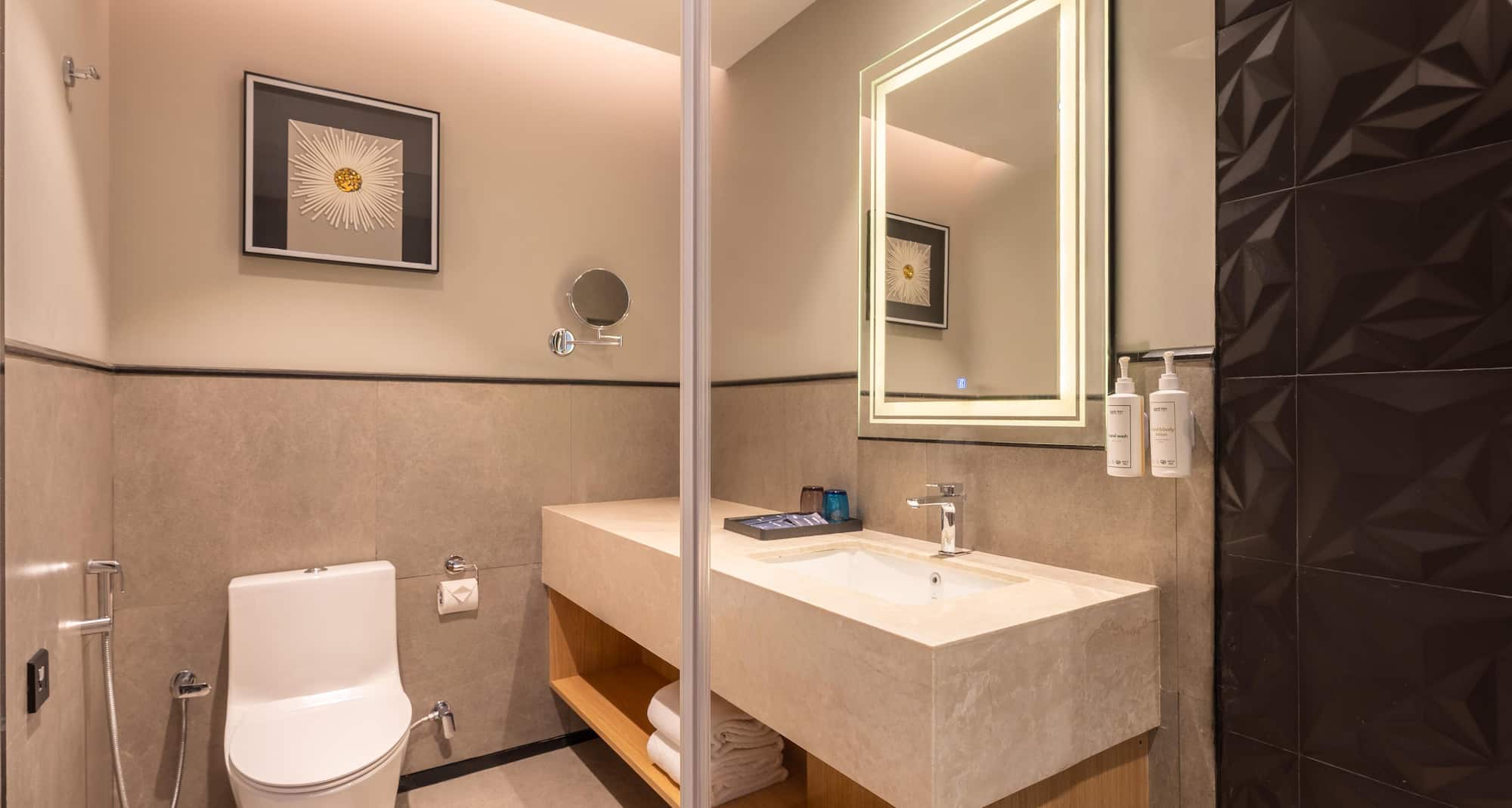 Park Inn by Radisson Jabalpur - Suite Room Bathroom
