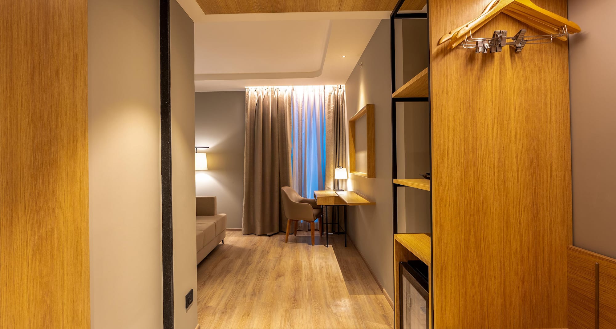 Park Inn by Radisson Jabalpur - Deluxe Room Passage Area
