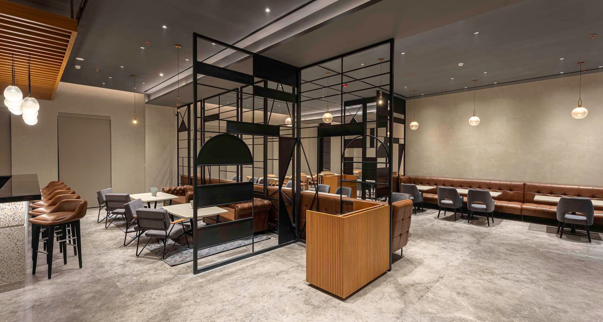 Park Inn by Radisson Jalandhar - Golden Goblet Bar