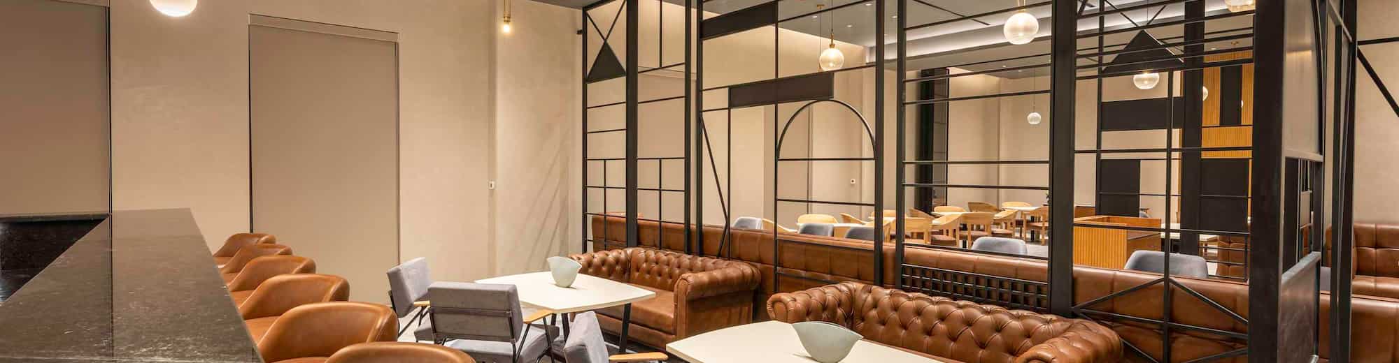 Park Inn by Radisson Jalandhar - Golden Goblet Bar