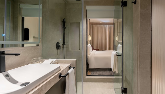 Park Inn by Radisson Jalandhar - Deluxe Room bathroom