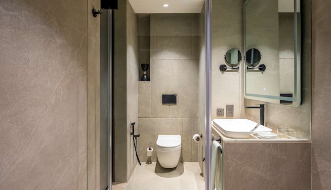 Park Inn by Radisson Jalandhar - Deluxe Room bathroom