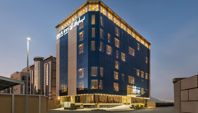 Park Inn by Radisson Jeddah Al Hamra - Exterior - Night View