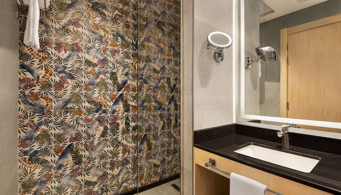 Park Inn by Radisson Jeddah Al Hamra - Guest Bathroom