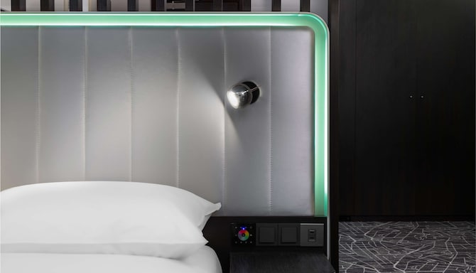 Park Inn by Radisson Jeddah Madinah Road - Mood lighting headboard